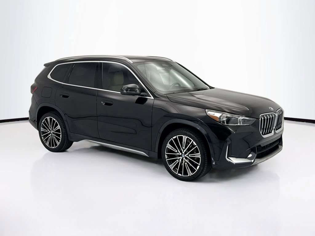 Certified 2025 BMW X1 xDrive28i w/ Technology Package image 3