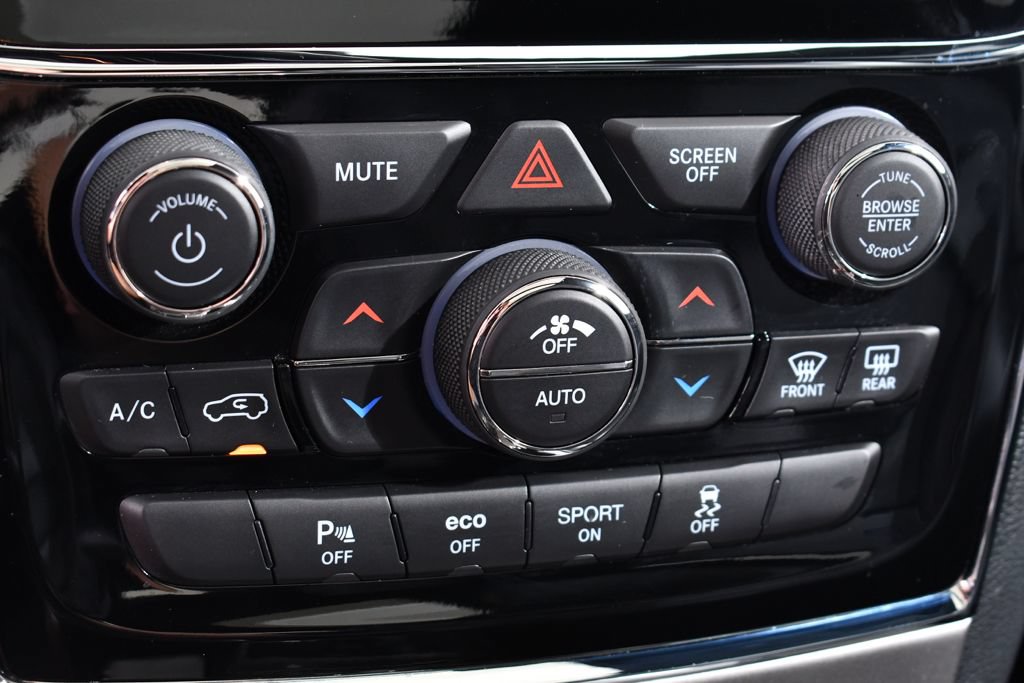 Used 2020 Jeep Grand Cherokee Overland AWD/4WD image 30