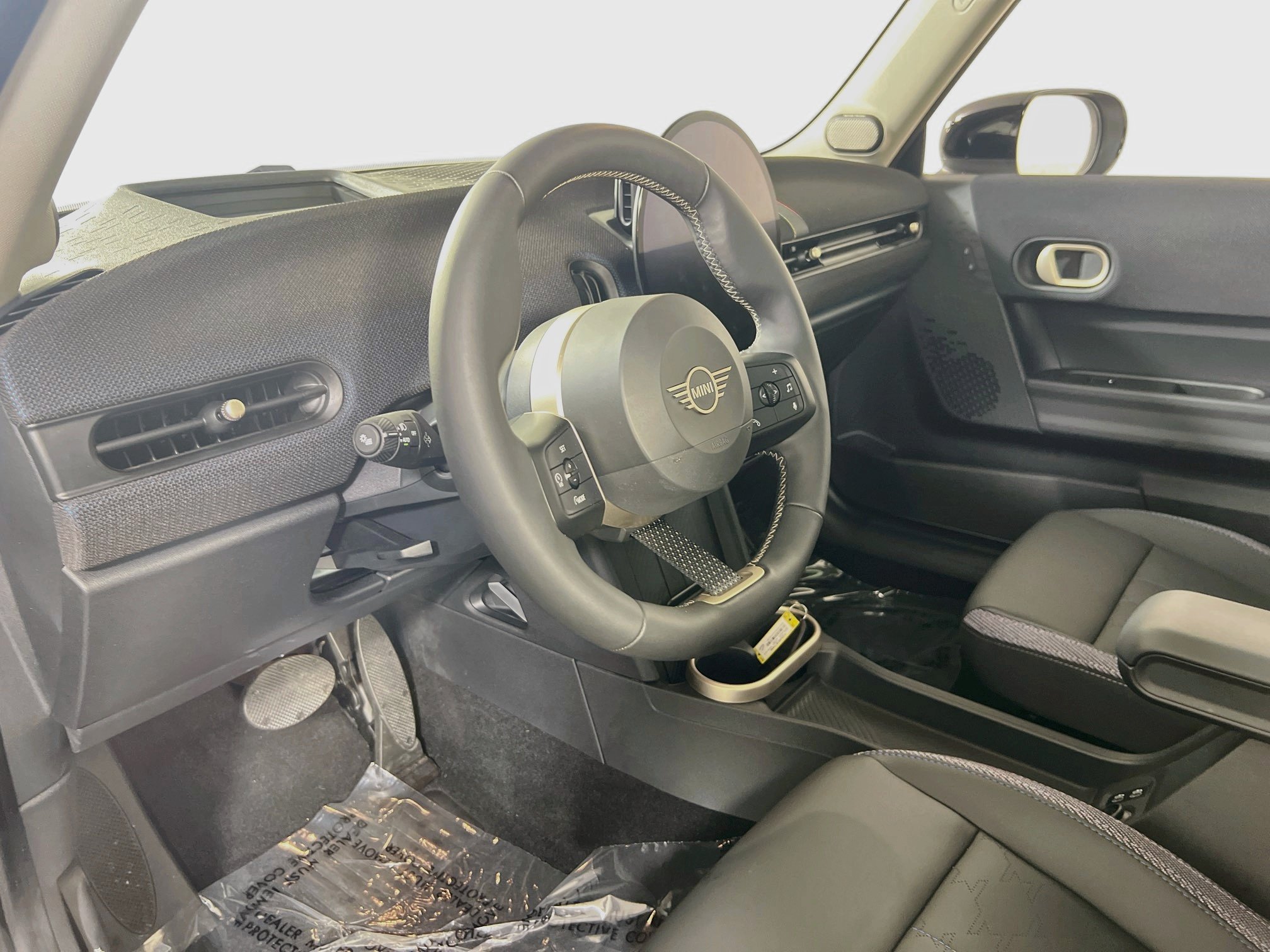 Used 2025 MINI Cooper 2-Door Hardtop FWD image 9