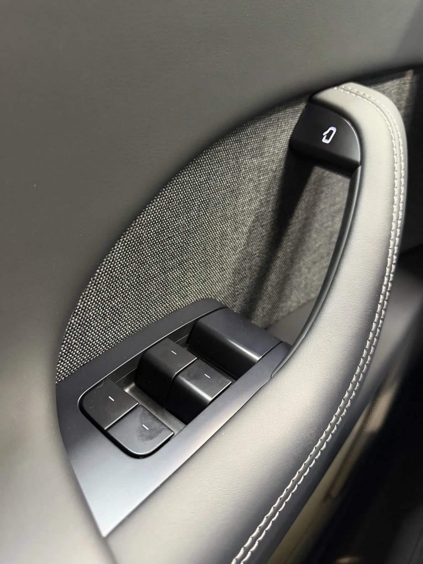 Used 2025 Tesla Model X image 28