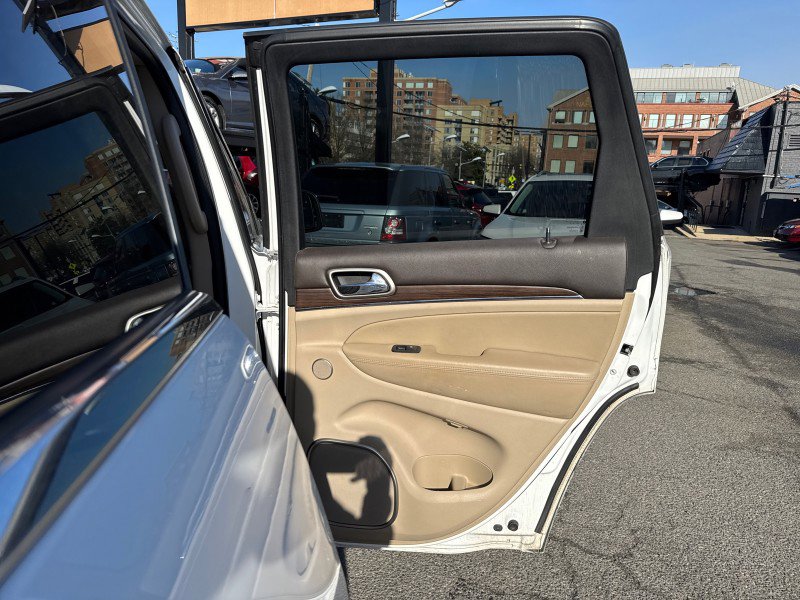 Used 2016 Jeep Grand Cherokee Overland image 15