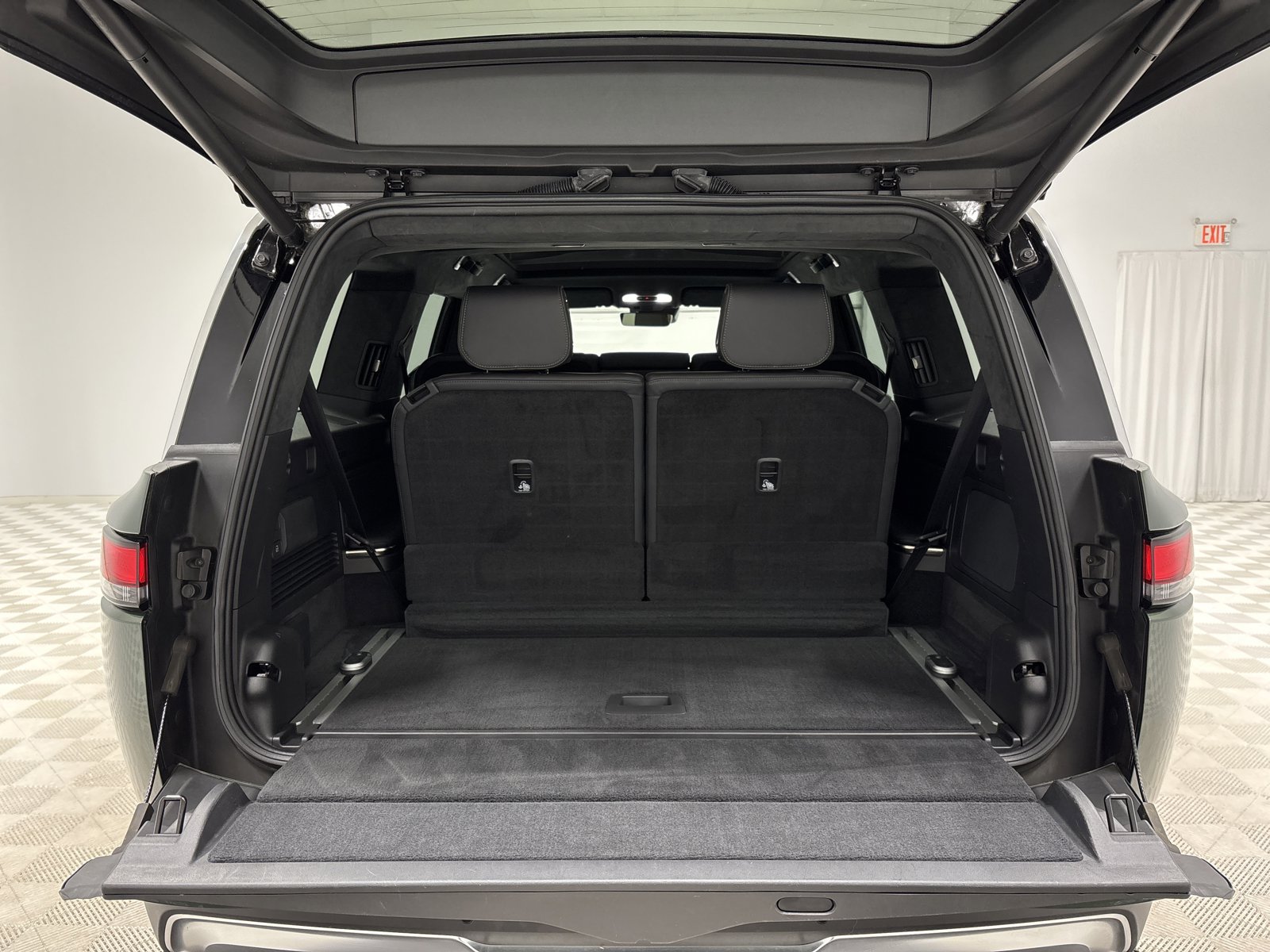 Used 2023 Rivian R1S Adventure image 15