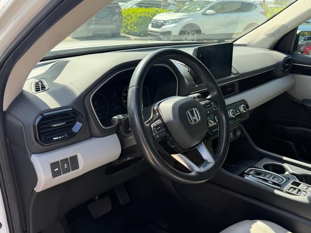 Used 2024 Honda Pilot Touring image 13
