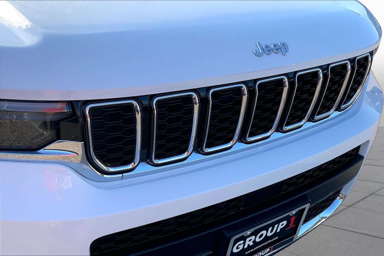 Used 2025 Jeep Grand Cherokee L Limited RWD image 29