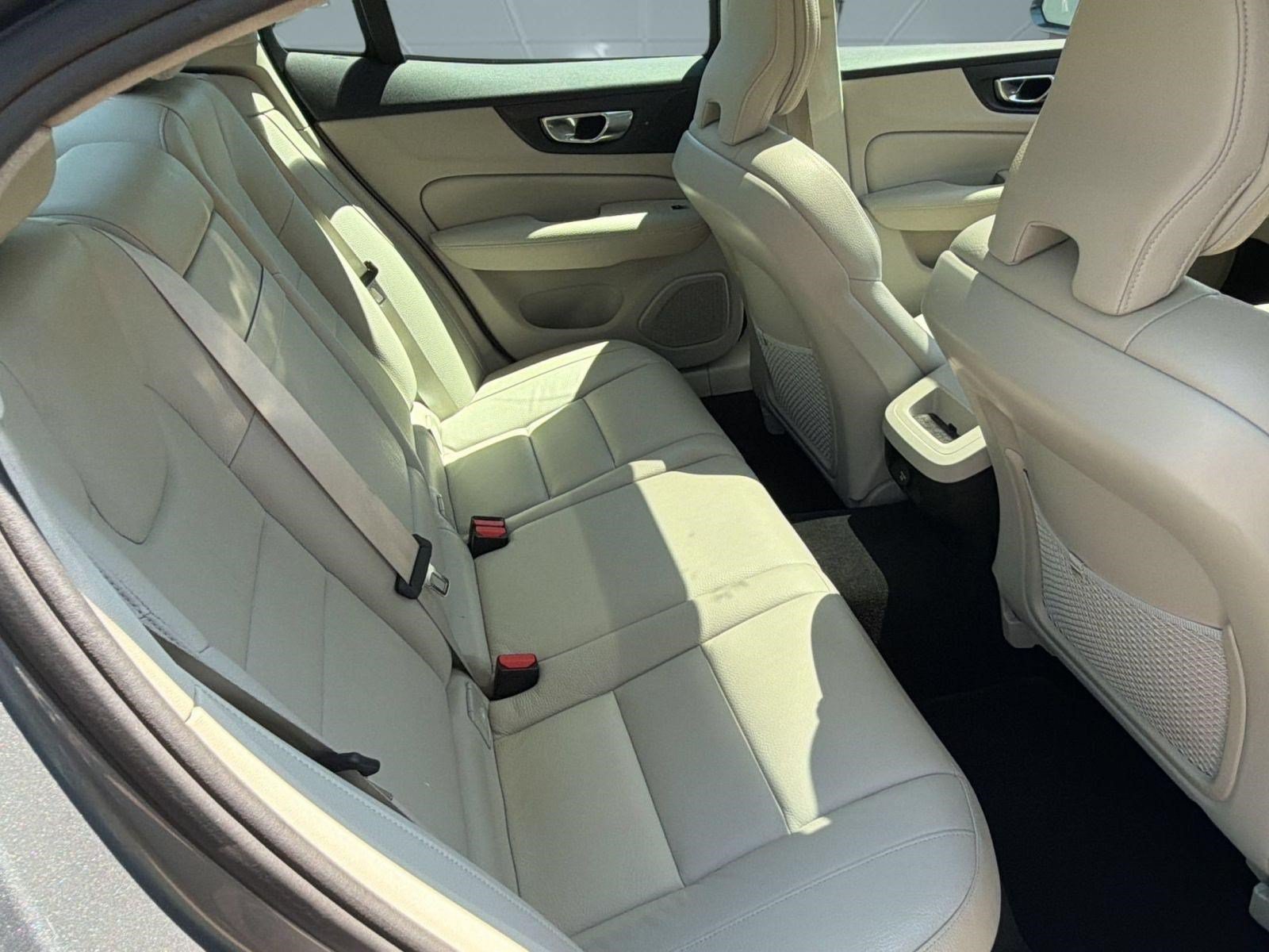 Used 2020 Volvo S60 T5 Momentum FWD image 30