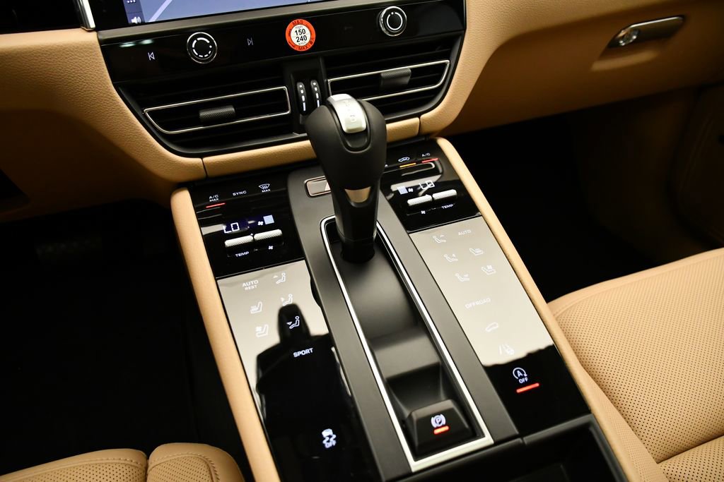 Certified 2025 Porsche Macan Turbo image 32