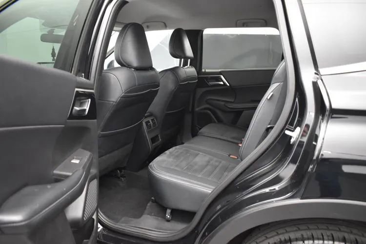 Used 2024 Mitsubishi Outlander FWD image 15