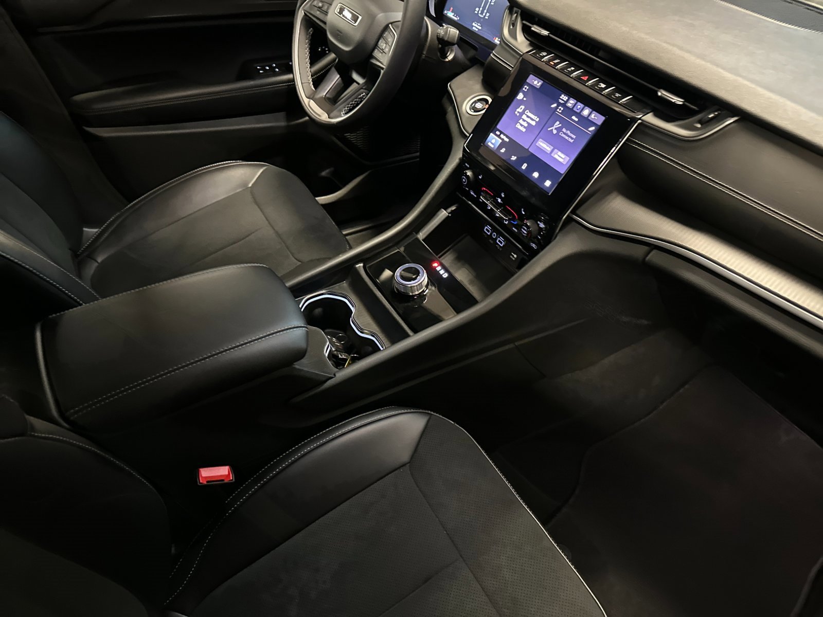 Used 2025 Jeep Grand Cherokee L Altitude image 16