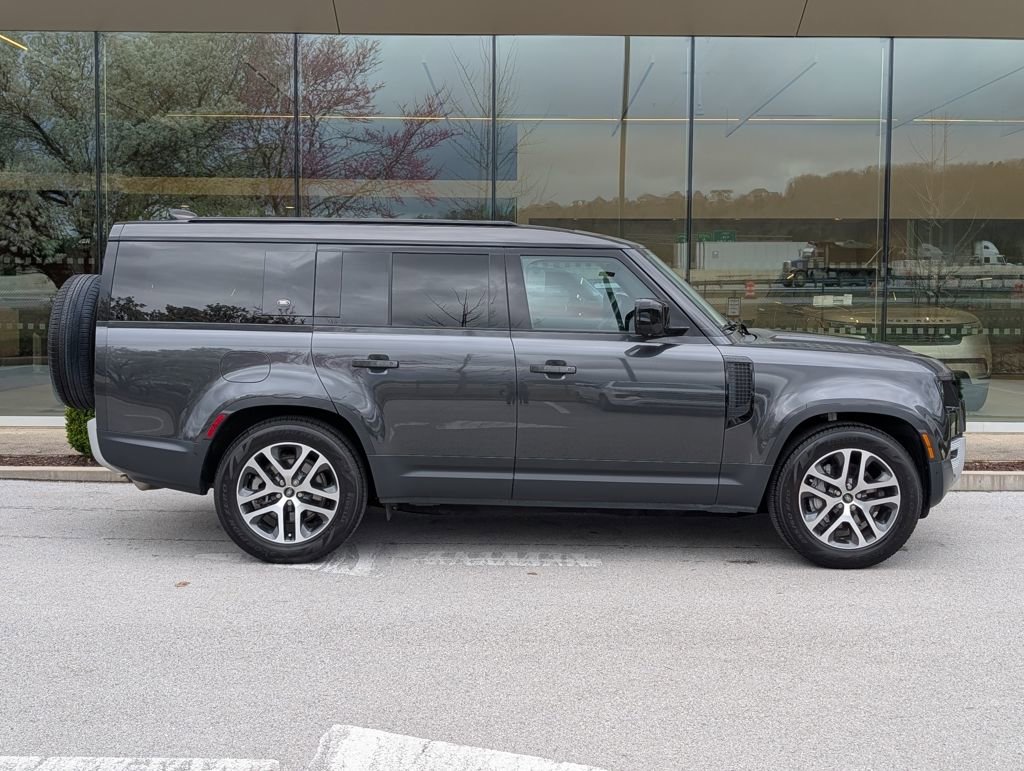 Used 2024 Land Rover Defender 130 S image 9