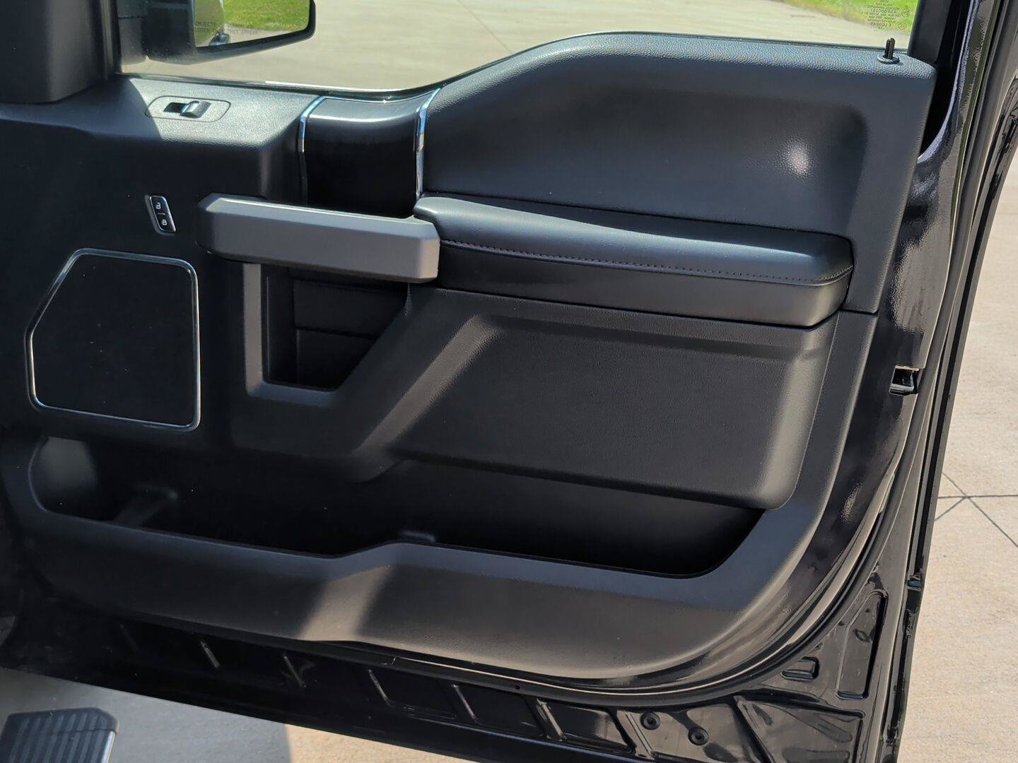 Used 2019 Ford F150 Platinum w/ Equipment Group 701A Luxury AWD/4WD image 34