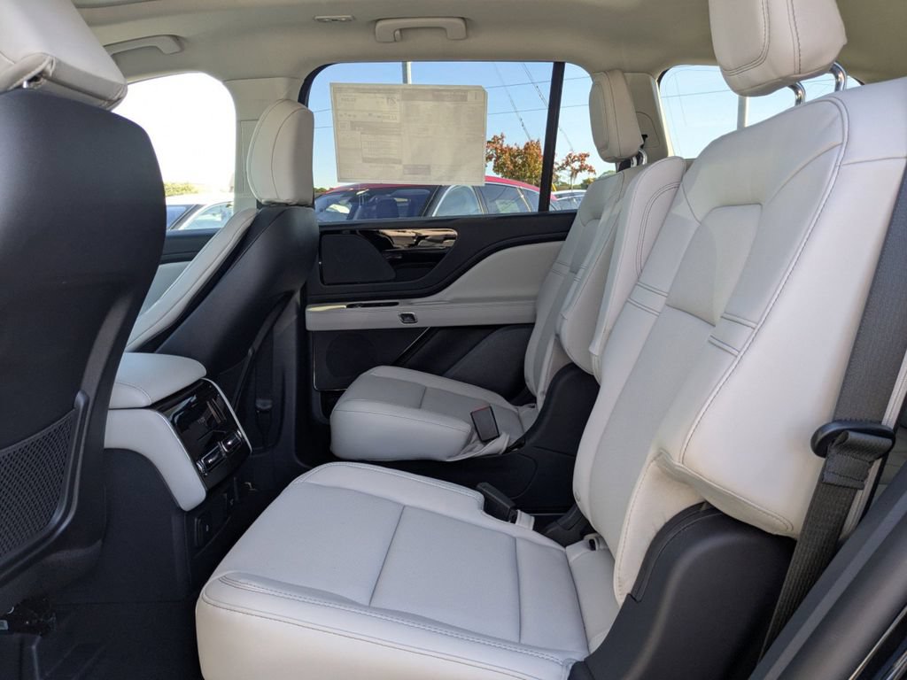 New 2026 Lincoln Aviator 2WD image 15