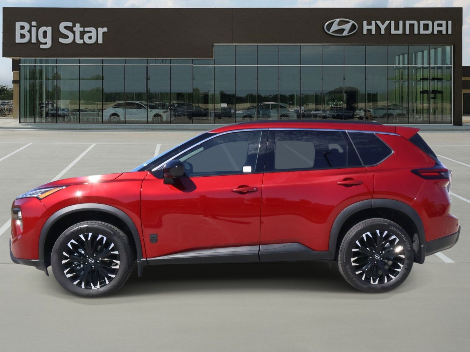 Used 2026 Nissan Rogue Dark Armor FWD image 2