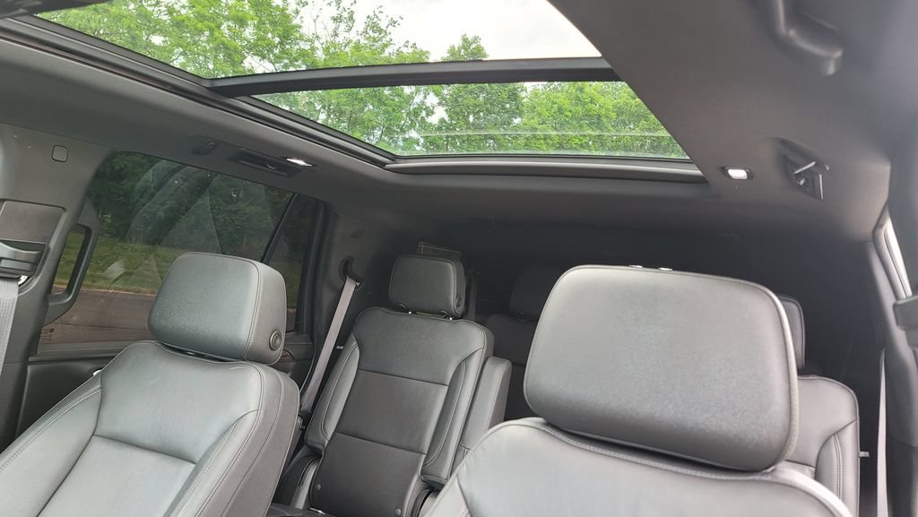 Used 2022 Chevrolet Tahoe Z71 w/ Luxury Package AWD/4WD image 24
