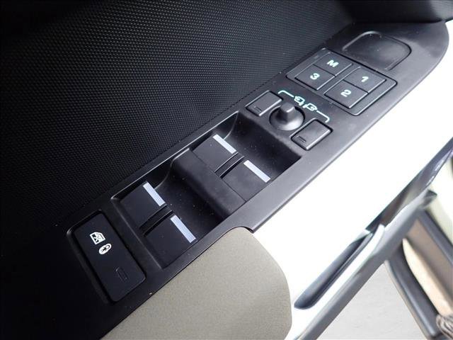 Used 2023 Land Rover Defender 110 S image 16