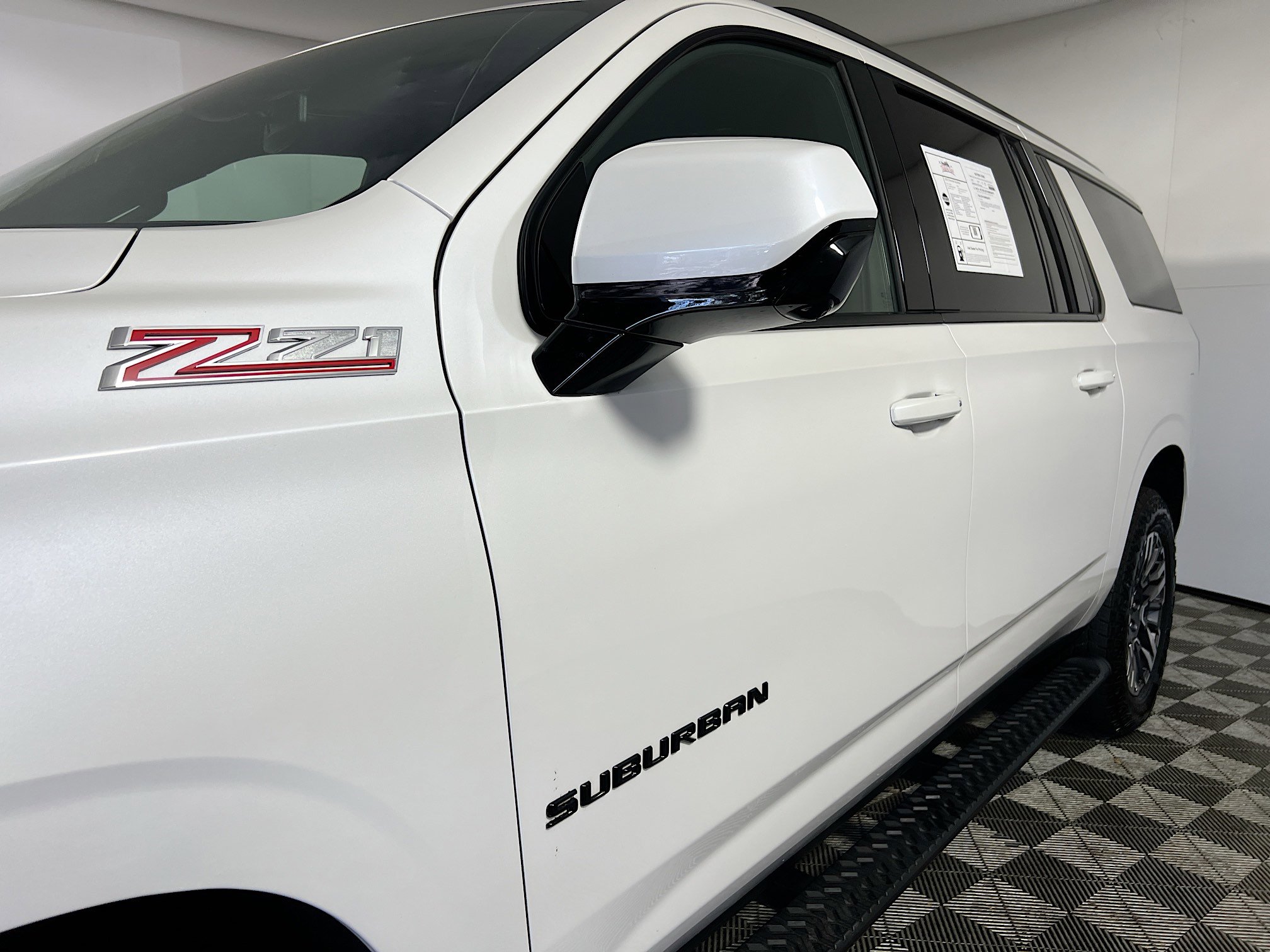 Used 2025 Chevrolet Suburban Z71 image 13