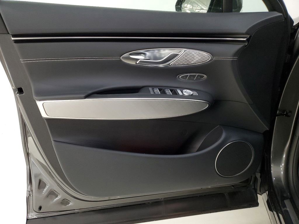 Used 2024 Genesis Electrified GV70 Advanced image 31