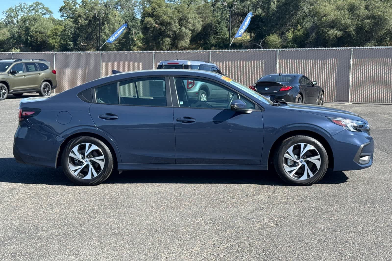 Used 2025 Subaru Legacy Premium AWD/4WD image 2
