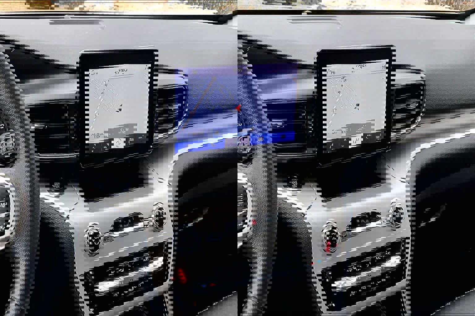 Used 2022 Ford Explorer XLT w/ Equipment Group 202A image 7