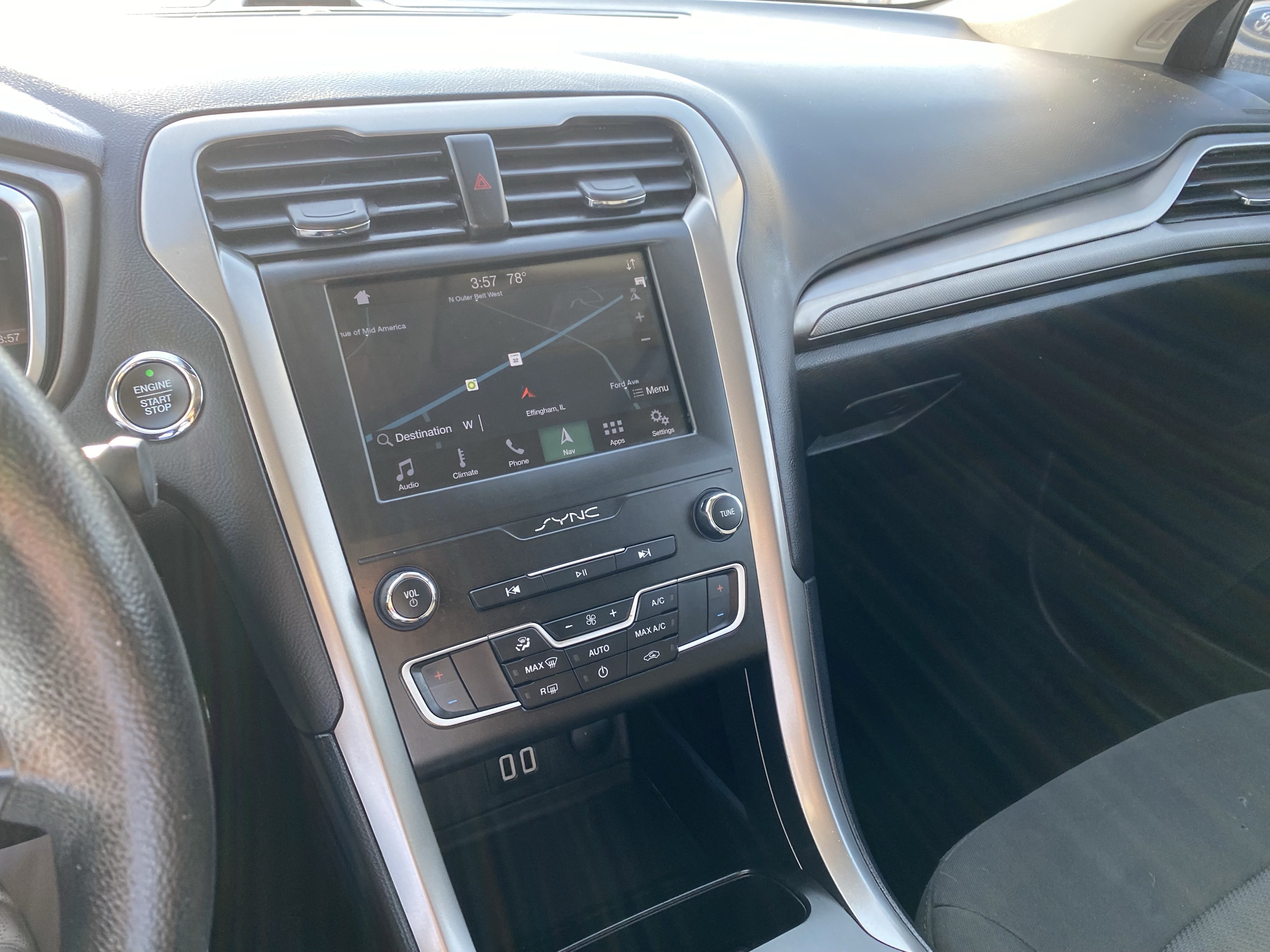 Used 2019 Ford Fusion SE FWD image 17