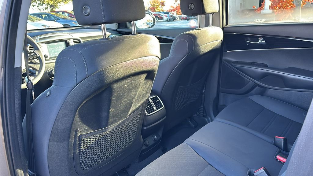 Used 2019 Kia Sorento LX image 31