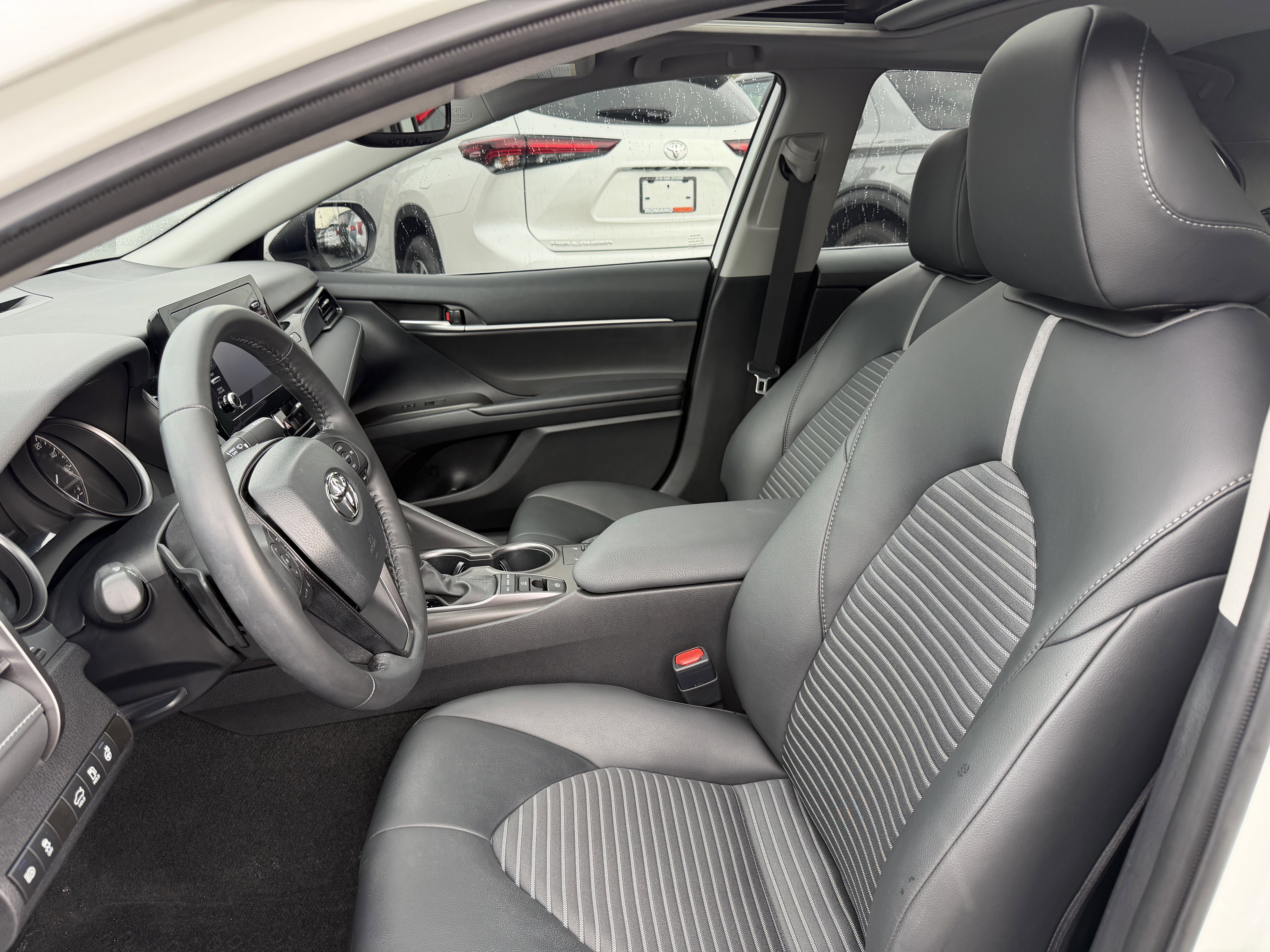 Used 2023 Toyota Camry SE w/ Cold Weather Package AWD/4WD image 10