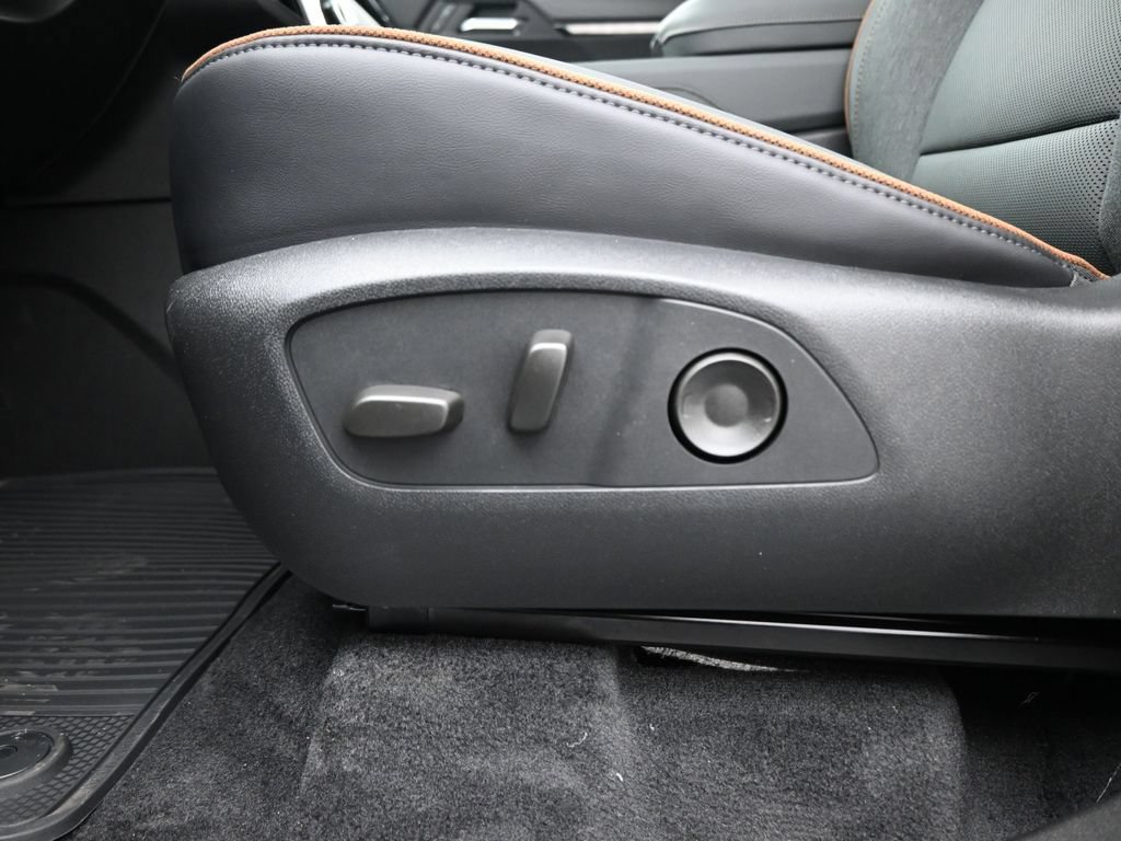 New 2026 GMC Acadia AT4 w/ LPO, Adventure Package AWD/4WD image 13