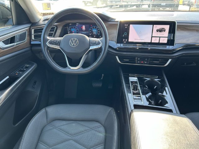 Used 2025 Volkswagen Atlas SE FWD image 12