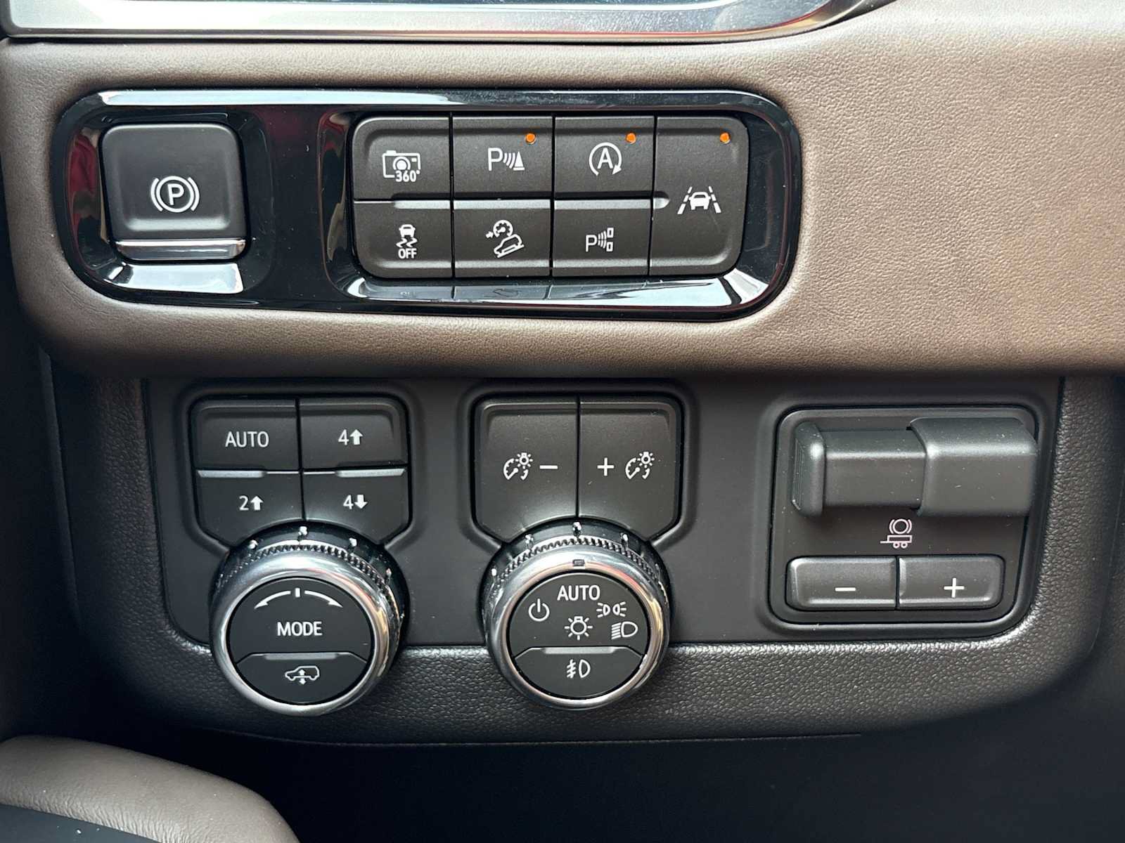 New 2026 GMC Yukon Denali Ultimate AWD/4WD image 11