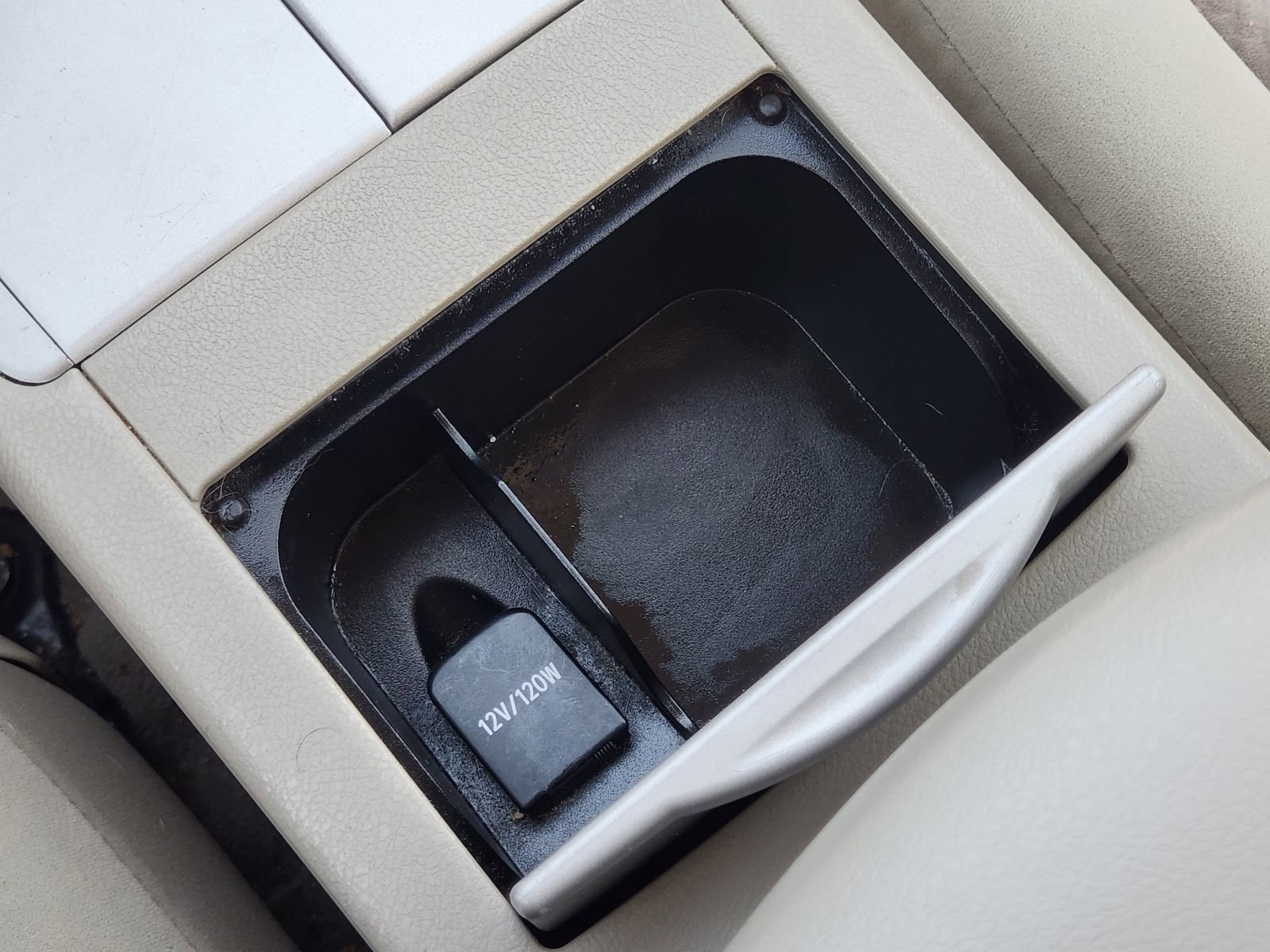 Used 2011 Toyota Camry LE image 22