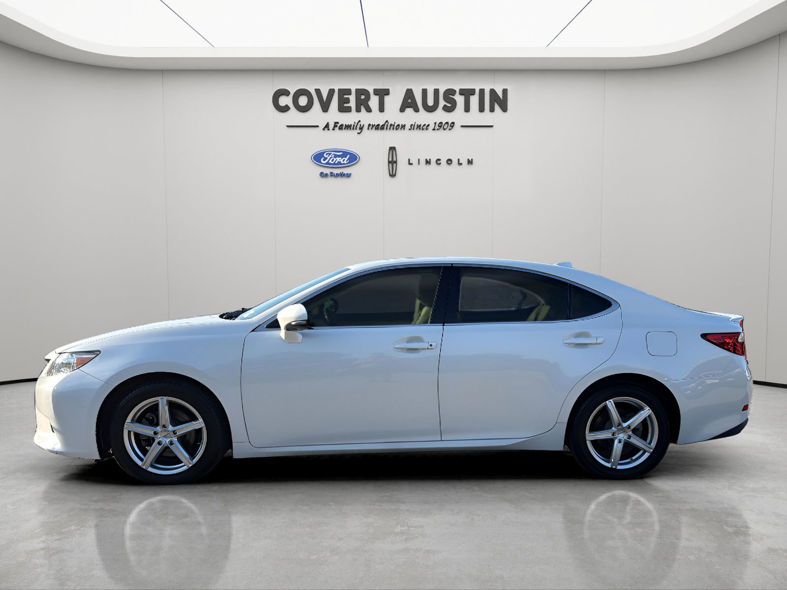Used 2015 Lexus ES 350 w/ Premium Package FWD image 2