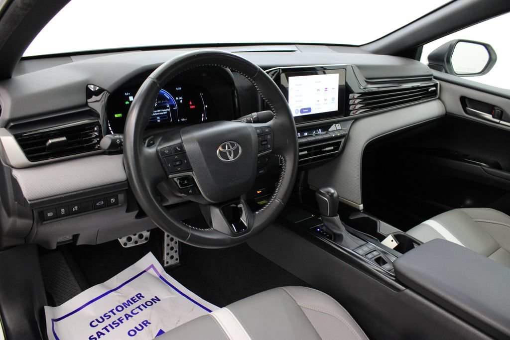 Used 2025 Toyota Camry SE FWD image 14