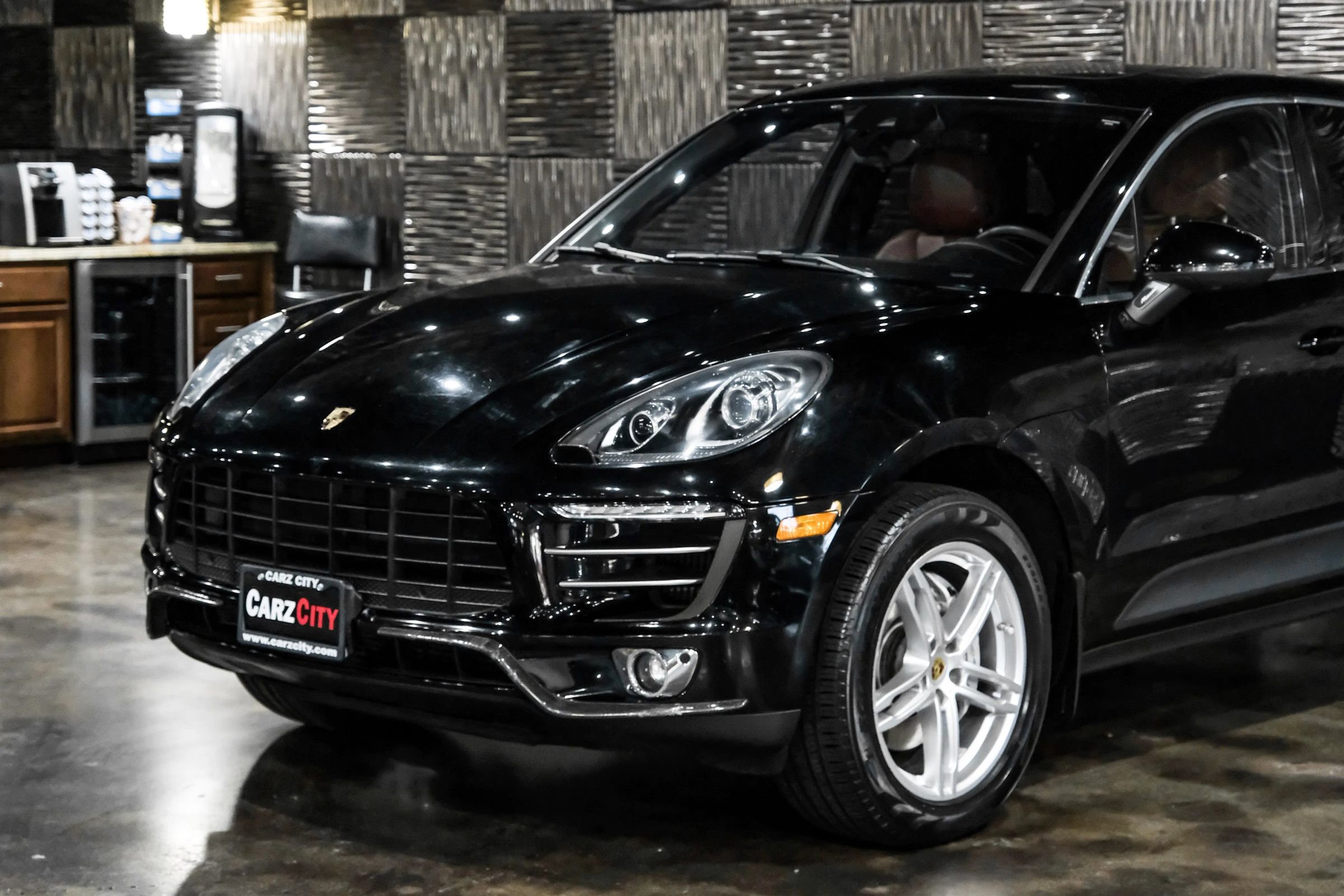 Used 2017 Porsche Macan S image 8