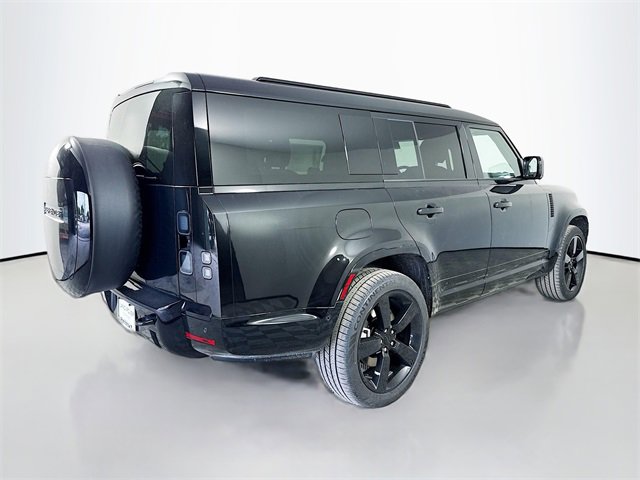 New 2026 Land Rover Defender 130 X-Dynamic SE image 5