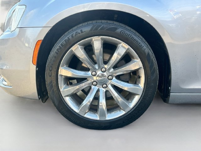 Used 2018 Chrysler 300 Limited RWD image 30