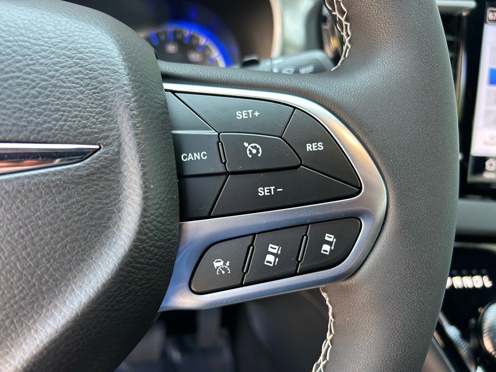 New 2025 Chrysler Voyager LX image 18