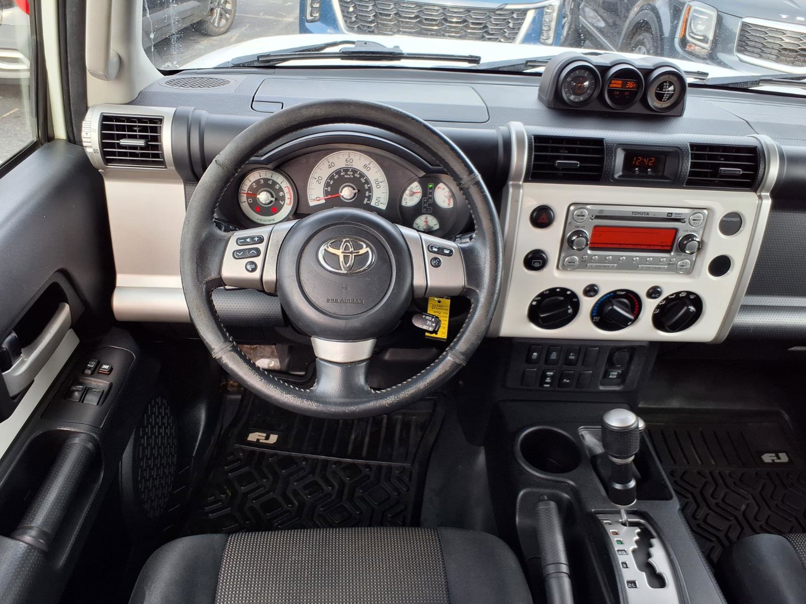 Used 2011 Toyota FJ Cruiser Base image 15
