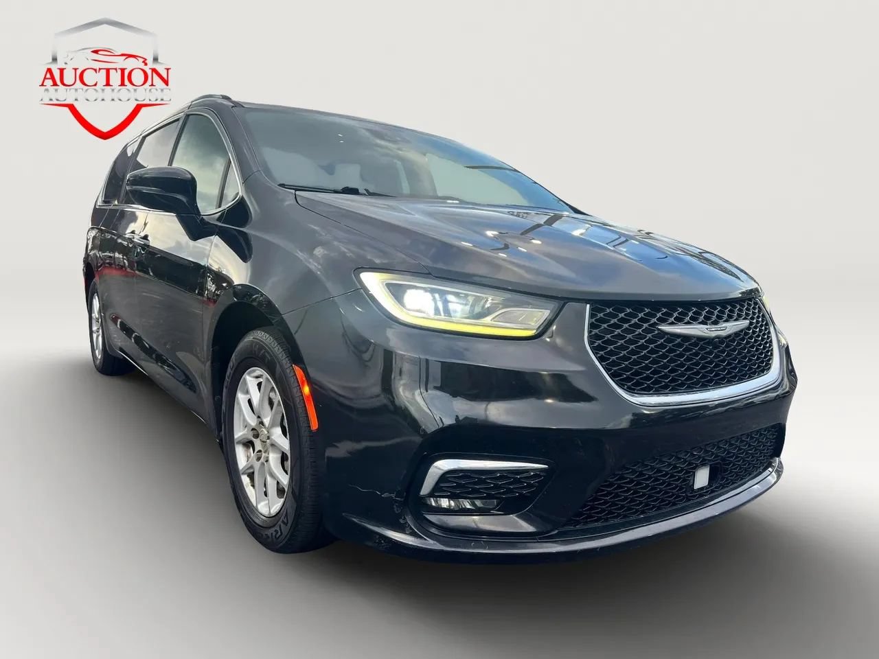 Used 2021 Chrysler Pacifica Touring-L FWD image 4