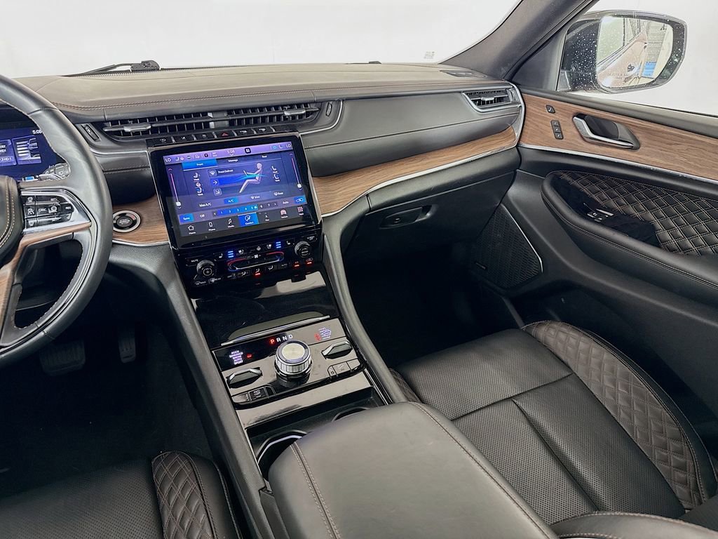 Used 2023 Jeep Grand Cherokee L Summit w/ Luxury Tech Group V image 25