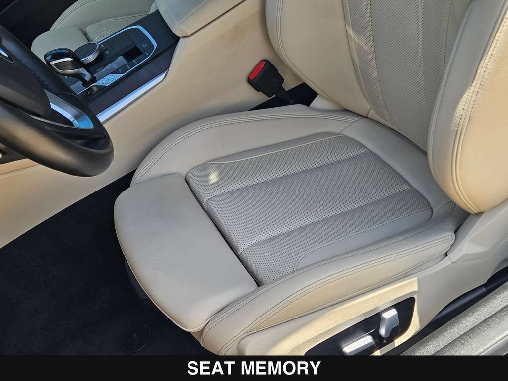 Used 2022 BMW 430i Coupe w/ Convenience Package RWD image 16