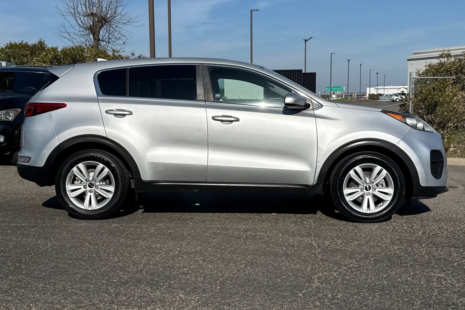Used 2018 Kia Sportage LX FWD image 3