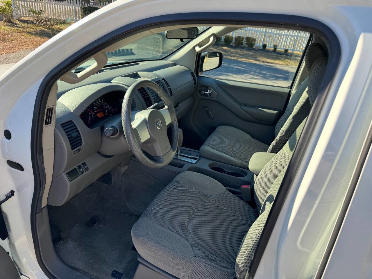 Used 2013 Nissan Frontier S image 9