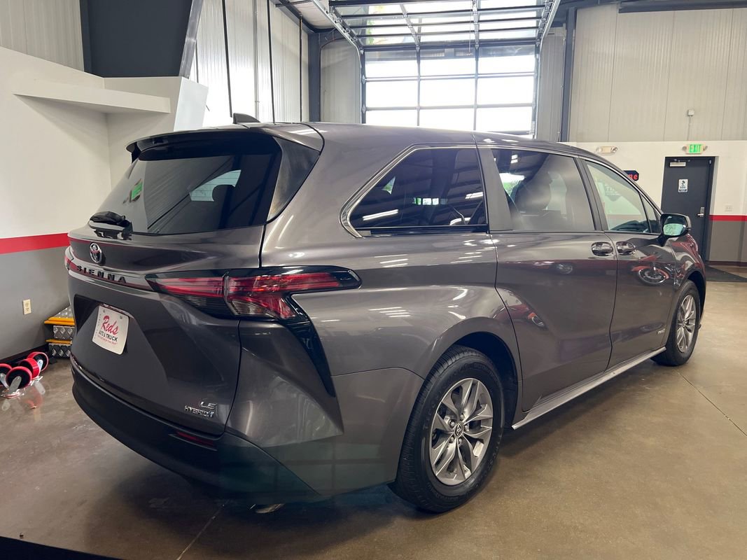 Used 2021 Toyota Sienna LE image 63