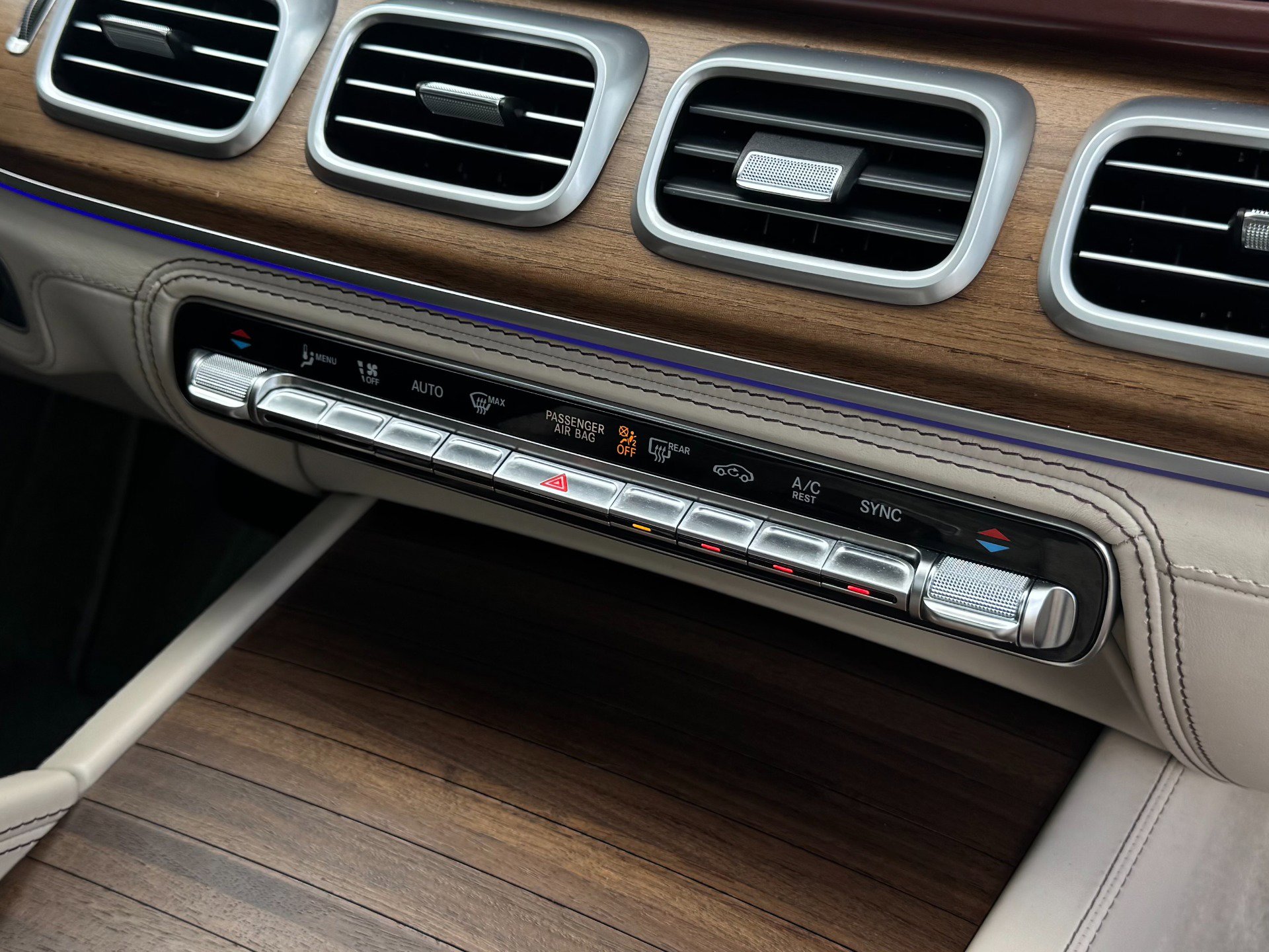 Used 2023 Mercedes-Benz Maybach GLS 600 4MATIC image 37