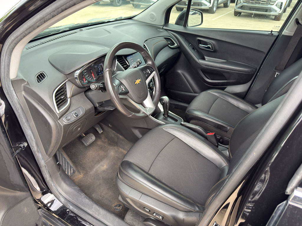 Used 2020 Chevrolet Trax LT w/ LT Convenience Package image 13