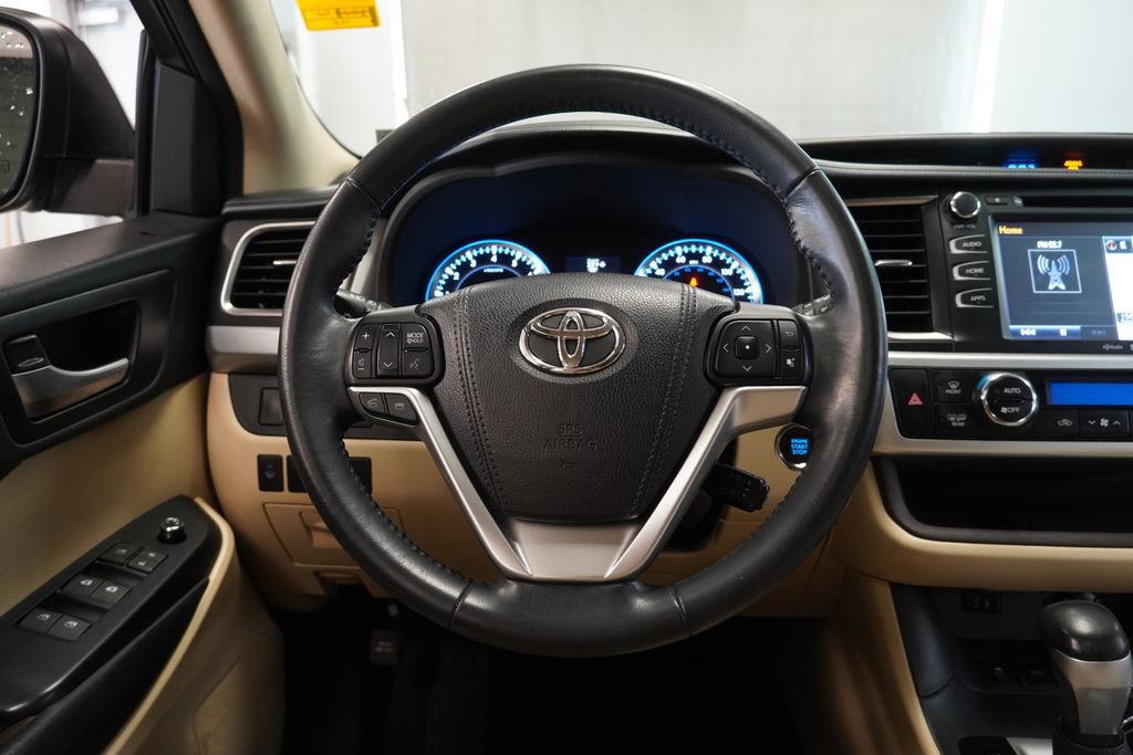Used 2015 Toyota Highlander XLE image 19