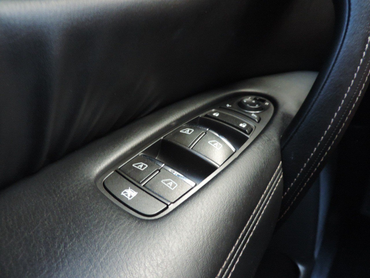 Used 2022 Nissan Armada Platinum w/ Captain's Chairs Package RWD image 29