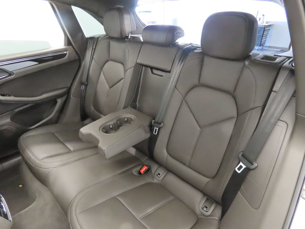 Certified 2026 Porsche Macan AWD/4WD image 43