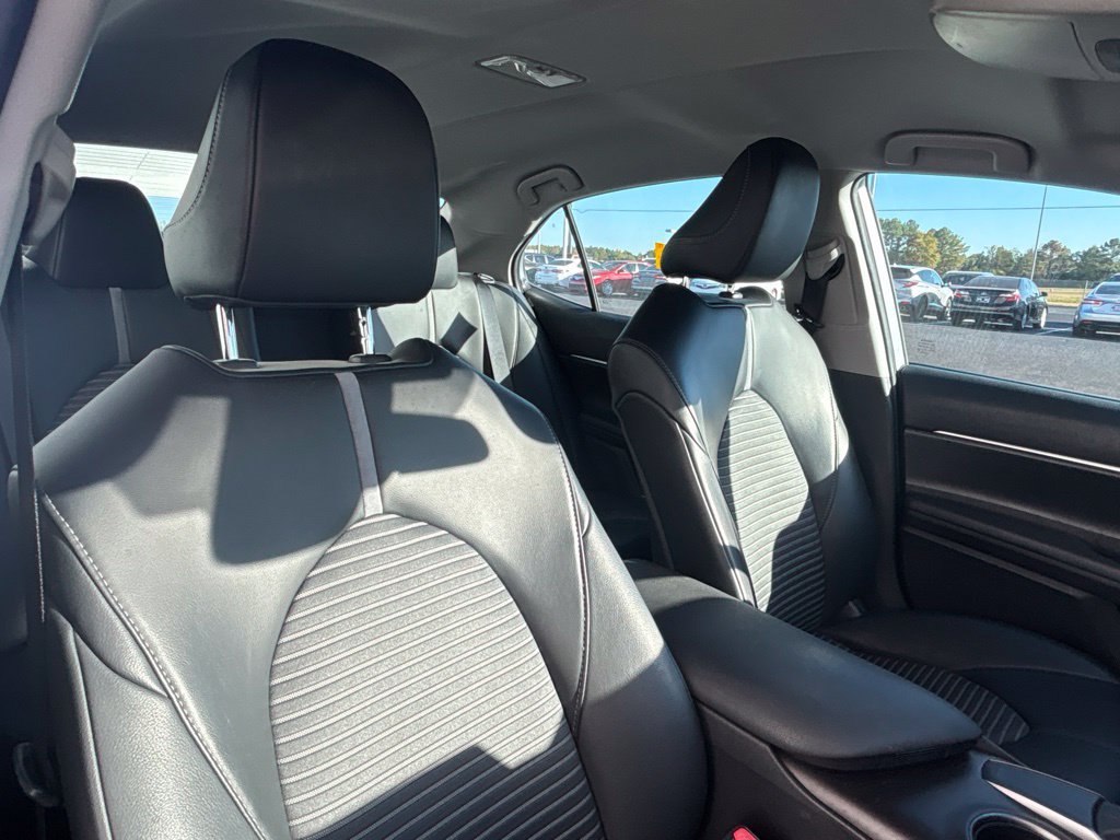 Used 2021 Toyota Camry SE FWD image 18
