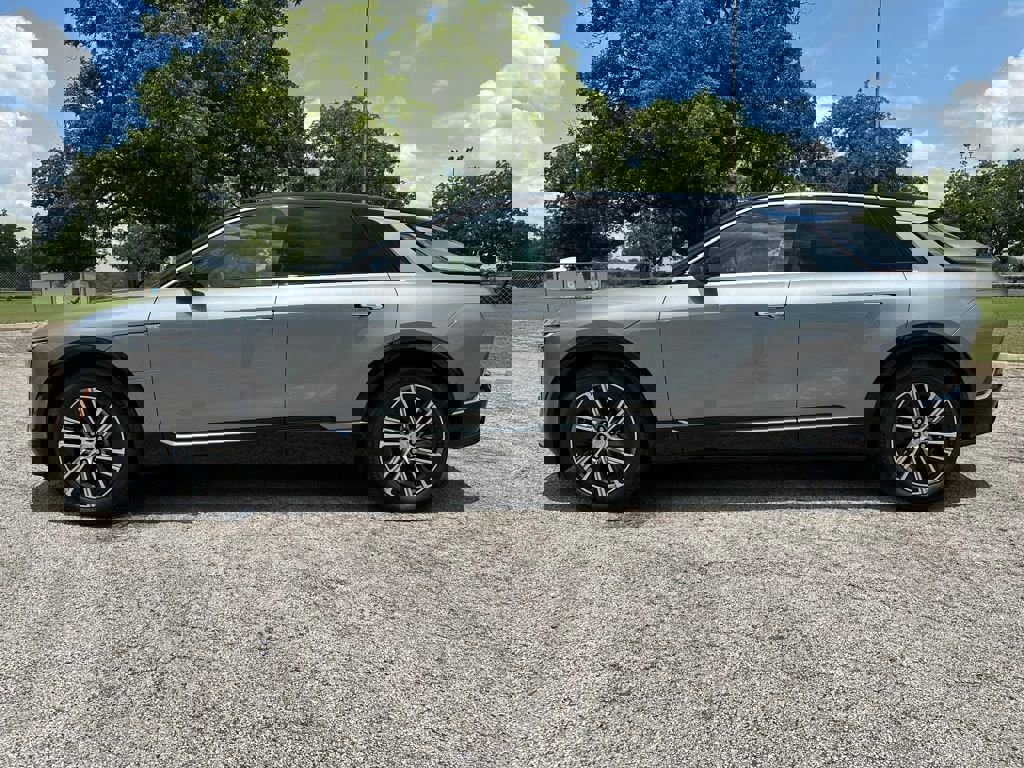 New 2025 Cadillac Lyriq Luxury image 2