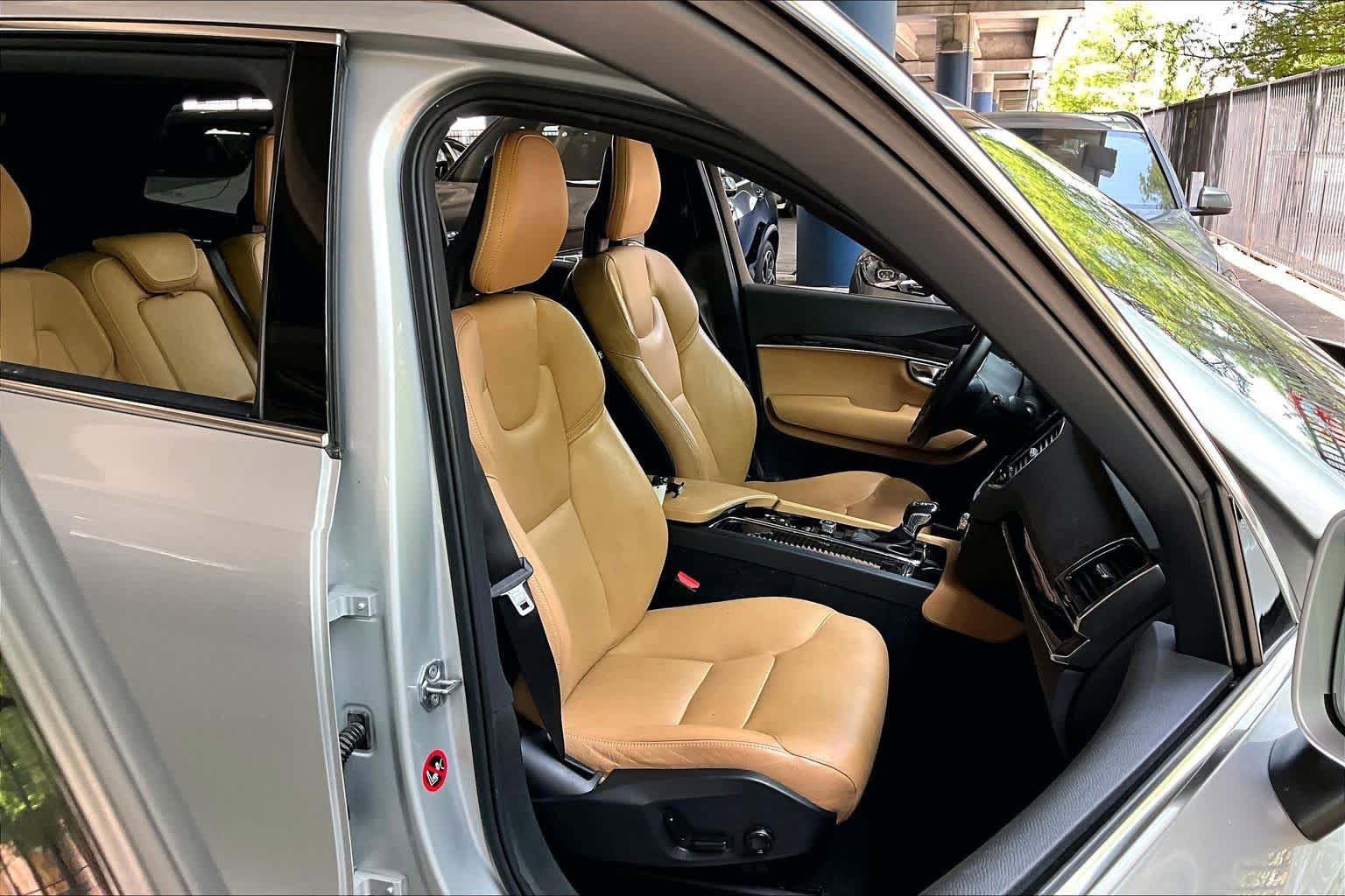 Used 2018 Volvo XC90 T6 Momentum w/ Convenience Package AWD/4WD image 8